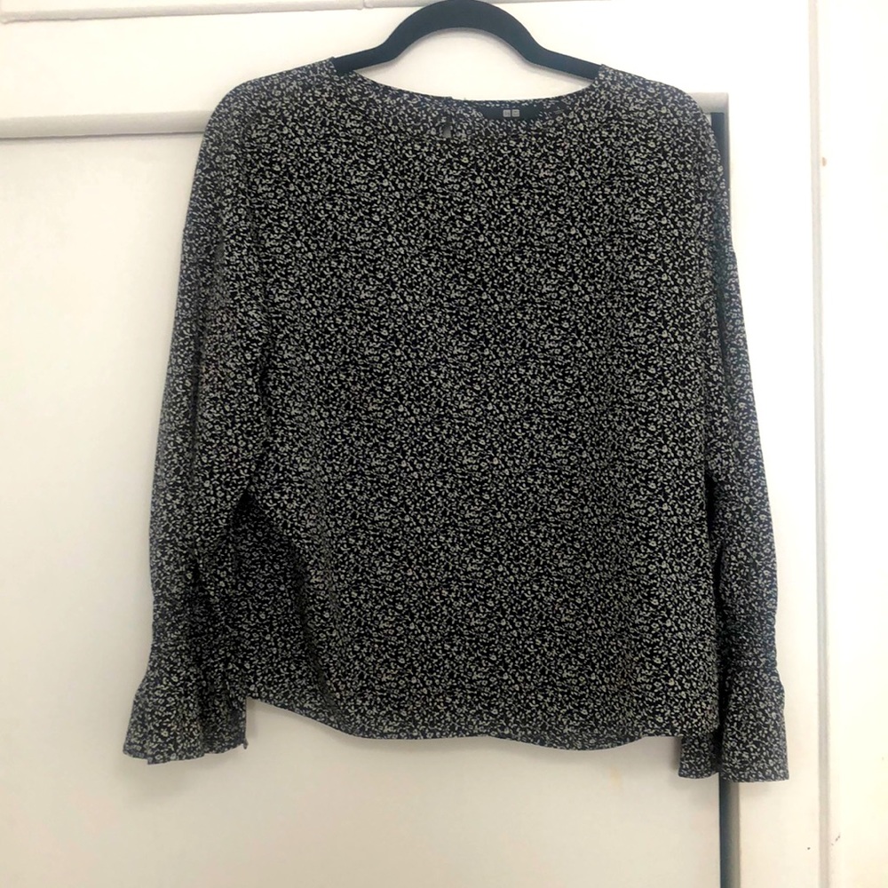 Uniqlo black/white floral print blouse 🖤